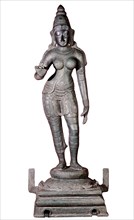 *PARVATI - DEIDAD INDIA - BRONCE - S XIII -
LONDRES, MUSEO VICTORIA ALBERTO
INGLATERRA

This