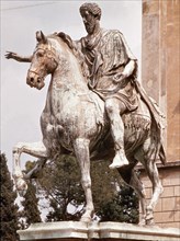 *ESTATUA ECUESTRE DEL EMP MARCO AURELIO ANTONINO (161-180 AC
ROMA, EXTERIOR
ITALIA

This image