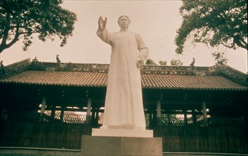 *MONUMENTO A MAO TSE-TUNG O MAO ZEDONG(1893/1976)
NACION, EXTERIOR
CHINA

This image is not