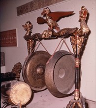 *GRAN GONG-INSTRUMENTO MUSICAL
LONDRES, MUSEO VICTORIA ALBERTO
INGLATERRA

This image is not