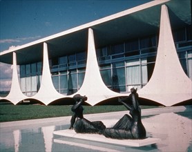 NIEMEYER OSCAR
*PALACIO DE LA ALBORADA 1958
BRASILIA, EXTERIOR
BRASIL