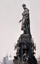 *ESTATUA A CARLOS IV EN LA PLAZA CROCIAL
PRAGA, EXTERIOR
REPUBLICA CHECA

This image is not