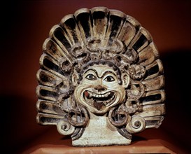 *MUSEO-MASCARA GORGONICA DE VELO EN TERRACOTA PINTADA
ROMA, VILLA JULIA
ITALIA