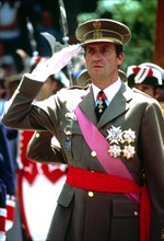Juan Carlos saluting as Marshal of the Army