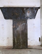 SCHNABEL JULIAN 1951-
EPITAPH(J.B.)(TOMB PANEL I)1989-334X336X51cm-BRONCE PINTADO
MADRID, GALERIA