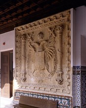 INTERIOR-PATIO-DET ESCUDO DE ESPAÑA CON AGUILA BICEFALA-
GUADALAJARA, PALACIO MENDOZA