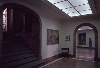 INTERIOR-HALL DE ACCESO A DISTINTAS SALAS DEL MUSEO Y ESCALERA
CORDOBA, MUSEO ROMERO DE