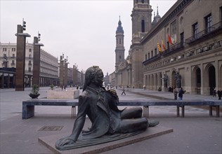 Place du Pilar, Monument dédié à Goya