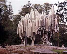 HILTUNEN EILA
MONUMENTO AL COMPOSITOR JUAN SIBELIUS - 1957
HELSINKI, EXTERIOR
FINLANDIA

This