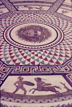 MOSAICO EN EL SUELO
SAN PETESBURGO, MUSEO ERMITAGE
RUSIA

This image is not downloadable.