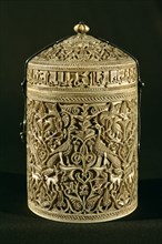 Ivory pyxis from the Medina de Azahara