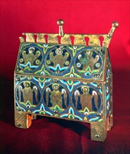 ARQUETA DE ESMALTE DE LIMOGES DEL S XII BRONCE
MADRID, MUSEO ARQUEOLOGICO NACIONAL
MADRID

This