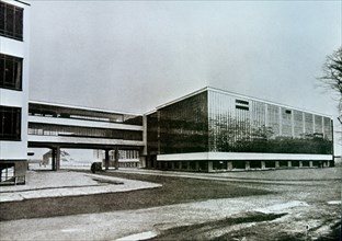 Gropius, Vue des Ateliers du Bauhaus à Dessau, Allemagne