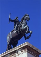 Statue équestre de Philippe IV sur la place d'Orient