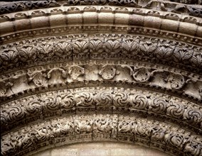 PORTADA ROMANICA-ARQUIVOLTAS
AVILA, BASILICA DE SAN VICENTE
AVILA

This image is not