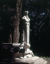 COULLAUT VALERA LORENZO 1876/1932
MONUMENTO A BECQUER
SEVILLA, PARQUE MARIA