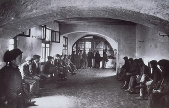 Waiting room of the 'Comisaría de Pobres' in Barcelona, 1913