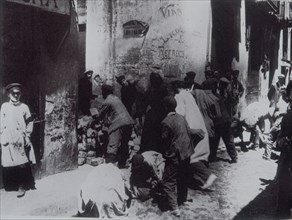 HªCATALUÑA-FOTOGRAFIA-26-7-1909-SEMANA TRAGICA-BARCELONA-BARRICADA
MADRID, BIBLIOTECA