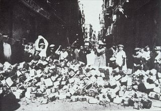 HªCATALUNA-FOTOGRAFIA-26/7/1909-SEMANA TRAGICA-BARRICADA-BARCELONA
MADRID, BIBLIOTECA