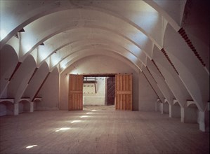 GAUDI ANTONI 1852-1926
INTERIOR - CUADRIGAS DE LA FINCA - ACTUALMENTE CATEDRA GAUDI
BARCELONA,