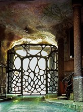 Gaudi, Porte d'entrée de la Casa Milà
