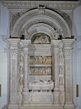 GAZINI P
IGLESIA - SEPULCRO DE CATALINA DE RIBERA
SEVILLA, UNIVERSIDAD
SEVILLA