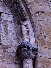 DETALLE ARCO DE LA PUERTA
BESALU, MONASTERIO DE SAN PEDRO
GERONA

This image is not