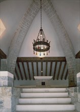 INTERIOR (ESCALERA AL ALTER)
RONCESVALLES, CAPILLA SANCTI SPIRITUS
NAVARRA

This image is not