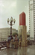 LAPIZ DE LABIOS GIGANTE EN LA TERRAZA DE LA OPERA
FRANKFURT, EXTERIOR
ALEMANIA