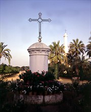 PLAZA DE ACCESO-ZONA AJARDINADA CON MONUMENTO DETRAS
RABIDA LA, MONASTERIO
HUELVA