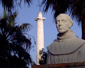 BUSTO A FRAY JUAN PEREZ EN LA PLAZA DE ACCESO
RABIDA LA, MONASTERIO
HUELVA