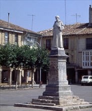 MONUMENTO AL PADRE ENRIQUE FLORES EN LA PLAZA MAYOR
VILLADIEGO, EXTERIOR
BURGOS