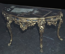 Baroque table with hard stones