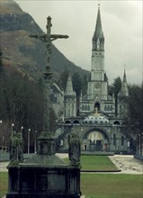 VISTA DE LA EXPLANADA
LOURDES, SANTUARIO
FRANCIA