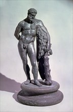 HERACLES EN REPOSO - ARTE GRECO ROMANO
PARIS, MUSEO LOUVRE-INTERIOR
FRANCIA