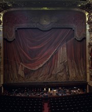 INTERIOR-VISTA DEL ESCENARIO CON TELON Y FOSO DE LA ORQUESTA
CALAIS, TEATRO DE LA