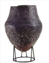 VASIJA CON LA BASE APUNTADA  (CERAMICA NEGRA DE FUERTEVENTURA)
SANTA CRUZ, MUSEO