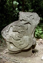 Pierre tombale représentant un serpent
