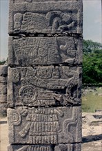 Détail d'une colonne du Temple des Guerriers à Chitchen Itza