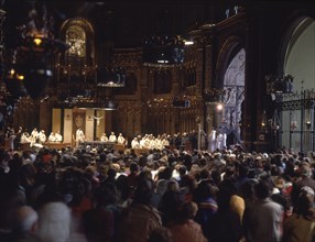 BASILICA-MONJES CELEBRANDO LA EUCARISTIA
MONTSERRAT, MONASTERIO
BARCELONA

This image is not