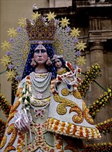 OFRENDA FLORAL A LA VIRGEN DE LOS DESAMPARADOS
VALENCIA, EXTERIOR
VALENCIA