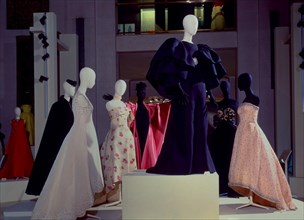 BALENCIAGA CRISTOBAL 1895/1972
TRAJES DE NOCHE-1958-60
LYON, EXPOSICION