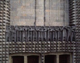 BASILICA NTRA SRA ARANZAZU-RELIEVES DE LA FACHADA
ARANZAZU, EXTERIOR
GUIPUZCOA

This image is