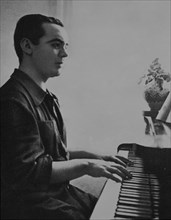 FEDERICO GARCIA LORCA TOCANDO EL PIANO

This image is not downloadable. Contact us for the high