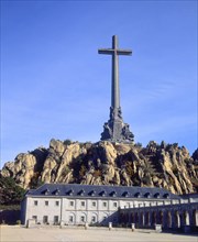 CRUZ MONUMENTAL-150 M ALT-VISTA POSTERIOR
CUELGAMUROS, VALLE DE LOS CAIDOS
MADRID