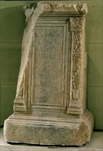 PEDESTAL FUNERARIO DE MARMOL-EL ALMENDRAL M SIDONIA
CADIZ, MUSEO ARQUEOLOGICO Y BB