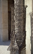 GAUDI ANTONI 1852-1926
COLUMNA DECORADA CON REJA DE HIERRO
BARCELONA, PARQUE GÜELL
BARCELONA