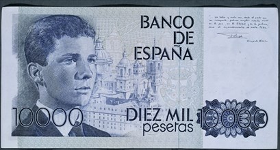 BILLETE DE 10OOO PESETAS -1988-ANVERSO

This image is not downloadable. Contact us for the high