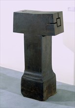 CHILLIDA EDUARDO 1924/2002
TAO-1984-ACERO-94X47X29 CMS
MADRID, SENADO-PINTURA
MADRID