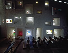 CORBUSIER LE 1887/1965
INTERIOR-FACHADA OESTE-VENTANAS
RONCHAMP, CAPILLA